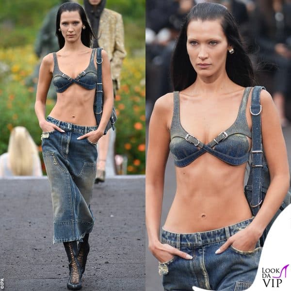 un po' di outfit sfoggiati da Bella durante la Paris Fashion Week: denim da Givenchy 