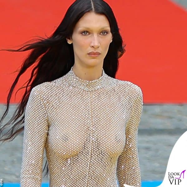 un nude look che non passa inosservato 