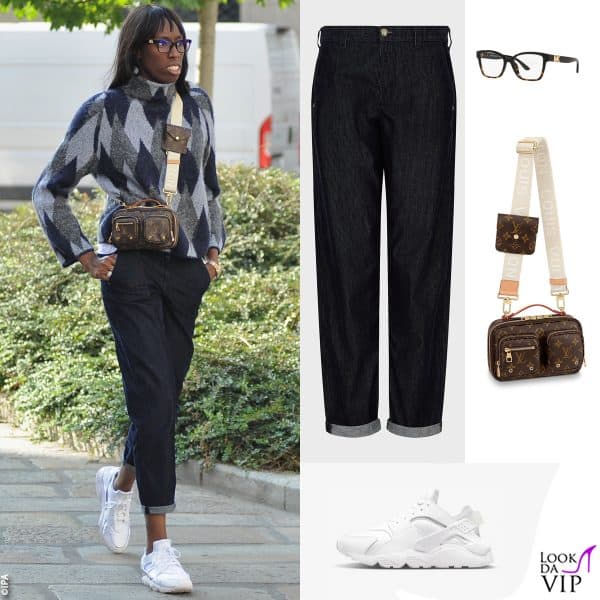 maglione e jeans Emporio Armani, borsa Louis Vuitton, occhiali Michael Kors, sneakers Nike 
