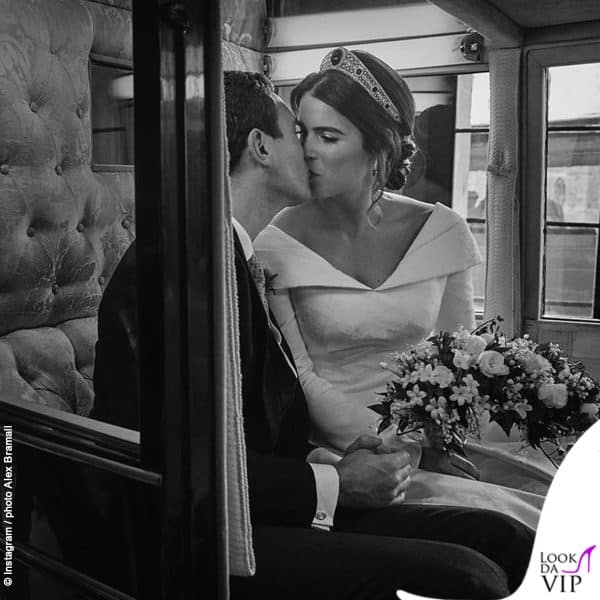 Con un bacio al marito Jack Brooksbank, la Principessa Eugenia festeggia i 4 anni di matrimonio