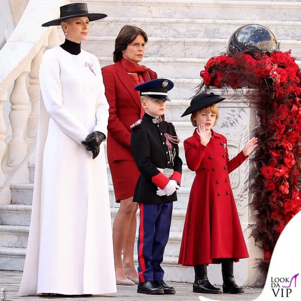 l'arrivo di Charlene Wittstock con i figli Jacques e Gabriella 