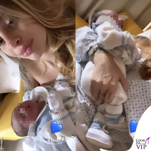 Chiara col neonato in braccio 