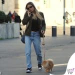 diletta leotta va al lavoro con il cagnolino e gli accessori firmati