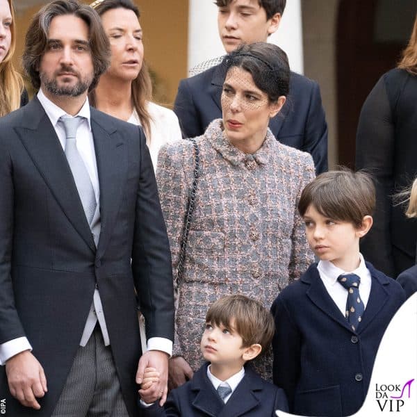 Charlotte Casiraghi con il marito Dimitri Rassam e i figli 