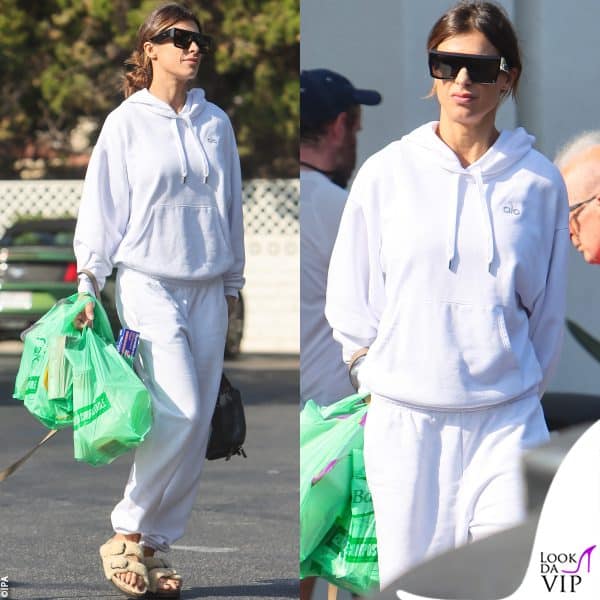 Elisabetta Canalis esce dal supermercato 