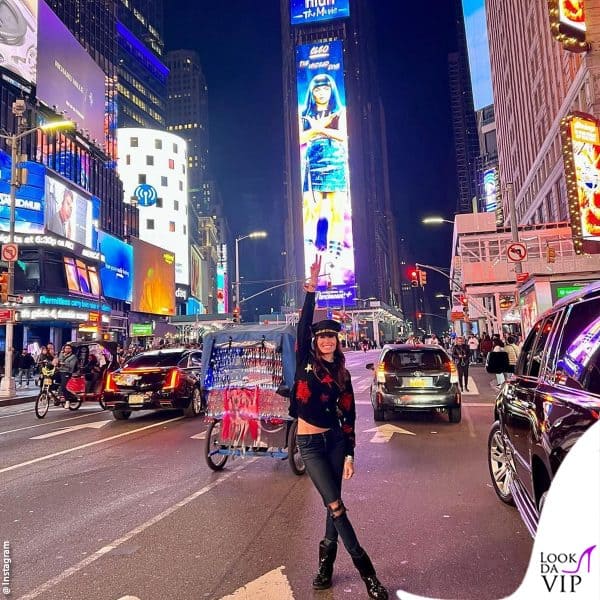 Elisabetta turista a Times Square 