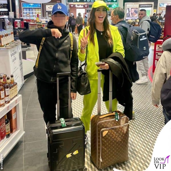 Elisabetta e Nathan Falco in aeroporto in partenza per New York 