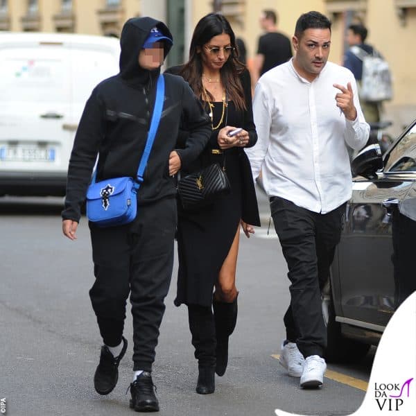 la conduttrice è in compagnia del figlio Nathan Falco 