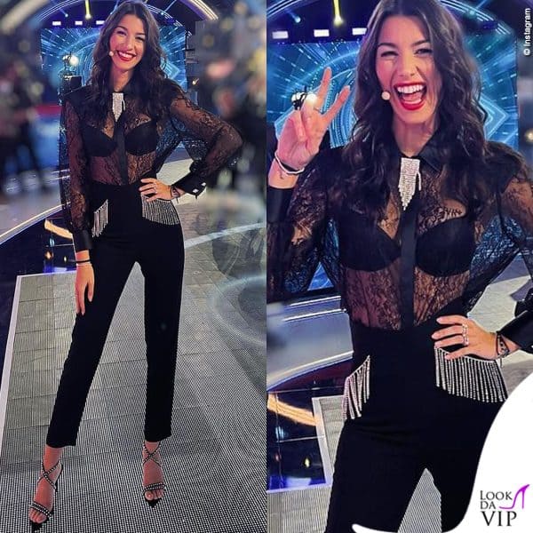 Top di pizzo vedo non vedo per Ginevra Lamborghini al "Grande Fratello Vip", look Simona Corsellini