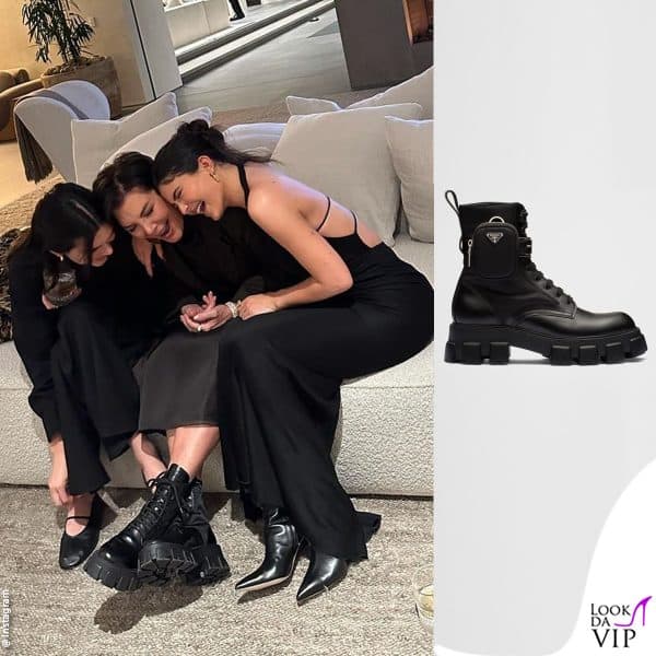 con mamma Kris Jenner, che indossa gli stivali Monolith di Prada 