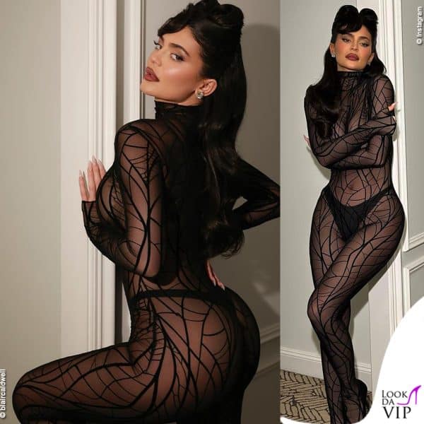 Kylie Jenner con la catsuit Mugler svela tutte le forme