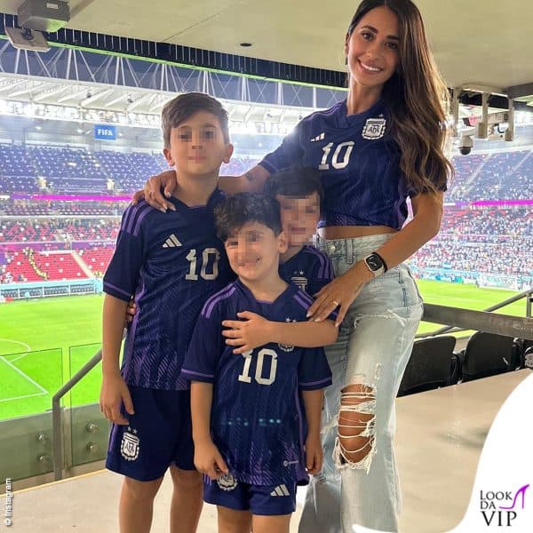 Tutti indossano la seconda maglia della Nazionale Argentina