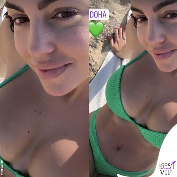 in bikini in spiaggia a Doha 