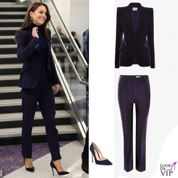 tailleur Alexander McQueen, pump Gianvito Rossi 
