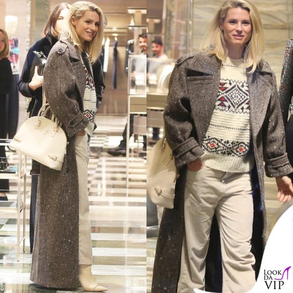 sulle spalle Michelle portava una borsa bianca di Trussardi 