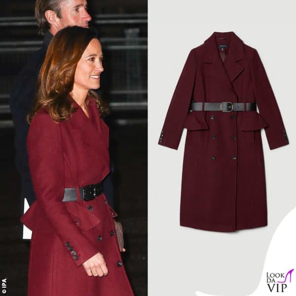 Anche Pippa Middleton è in rosso, per lei un cappotto Karen Millen