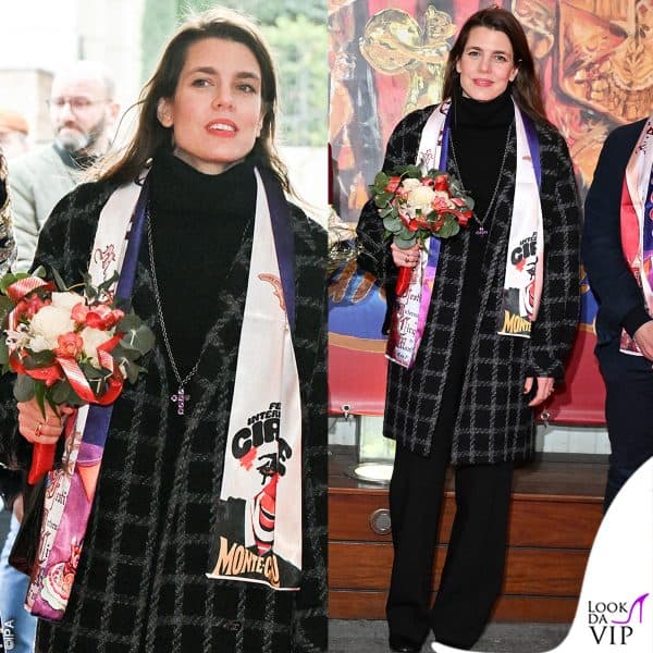 Charlotte nasconde la presunta gravidanza con il capotto scuro 