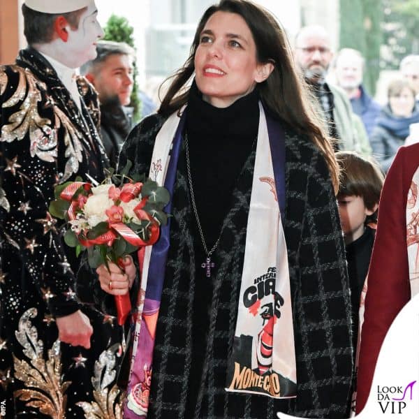 alla monegasca vengono subito consegnati dei fiori 