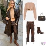 Chiara Ferragni pancia scoperta top pantaloni borsa Miu Miu trench Prada stivali Ralph Lauren