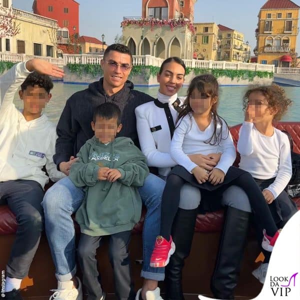 la Rodriguez al luna park con la famiglia, a Riyad 