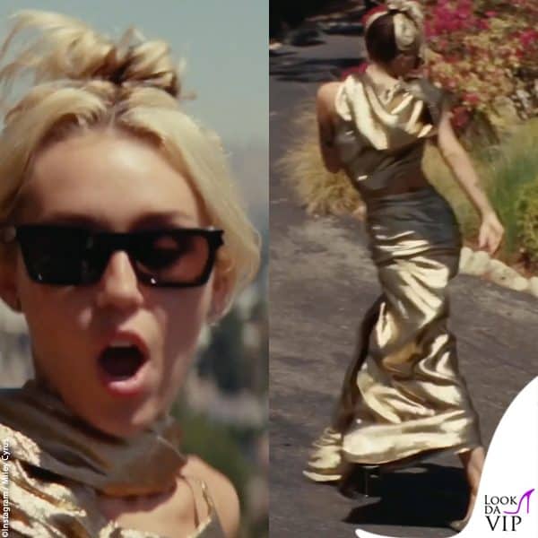 occhiali scuri e tacchi, Miley è fiera e bellissima 