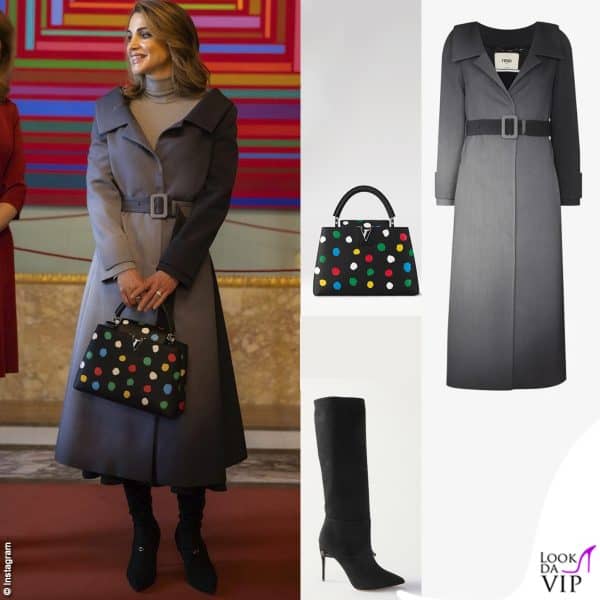 La regina Rania di Giordania è stata tra le prime a sfoggiare una borsa della collezione Louis Vuitton x Yayoi Kusama (cappotto Fendi, stivali Jennifer Chamandi)