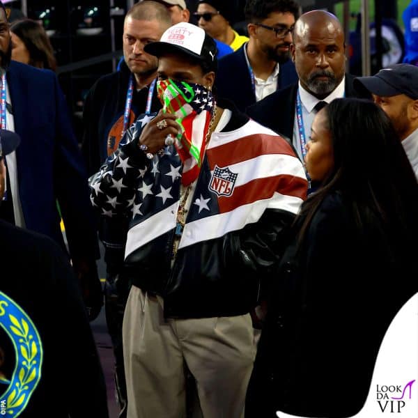 Asap Rocky guarda la performance 