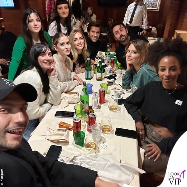 Chiara Ferragni a cena con gli amici prima della partenza per Sanremo 