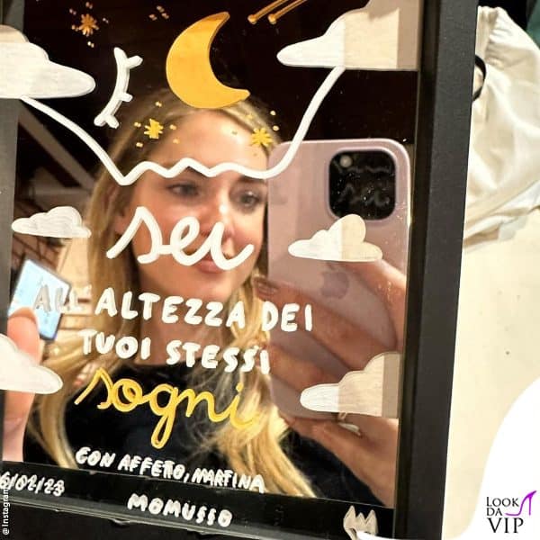 lo specchio con la frase motivazionale 