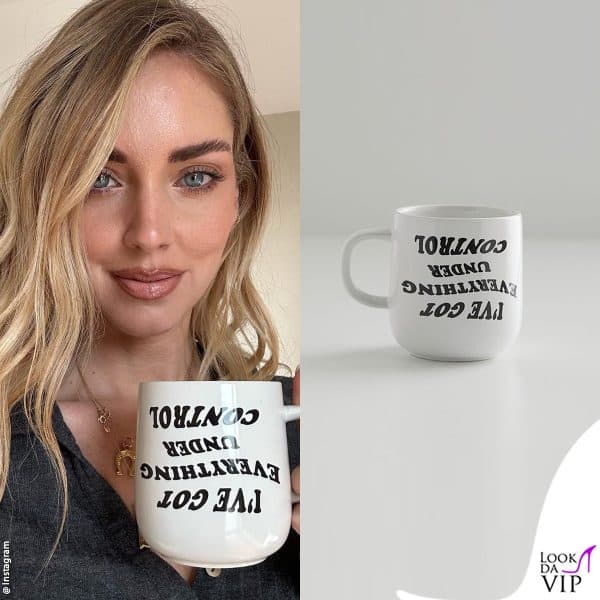 la tazza con la scritta "I've got everything under control" (Ho tutto sotto controllo) è firmata Urban Outfitters 