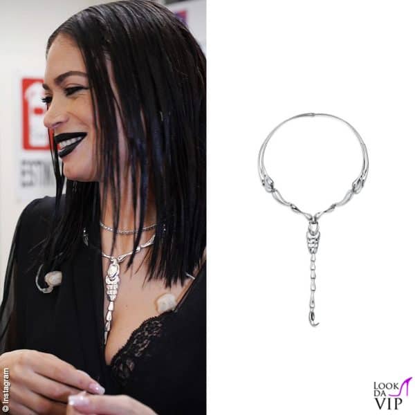 Elodie, in Gucci, con il girocollo a forma di scorpione di Tiffany & Co. 