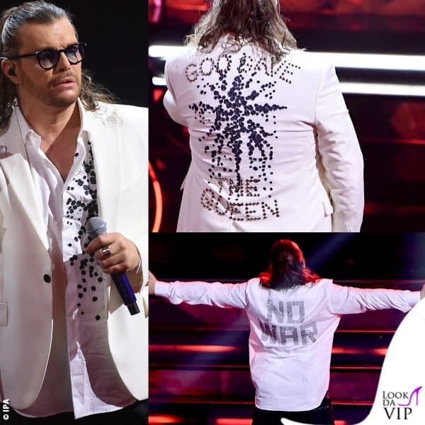 la scritta "no war" sulla schiena di Gianluca Grignani (outfit John RIchmond) 