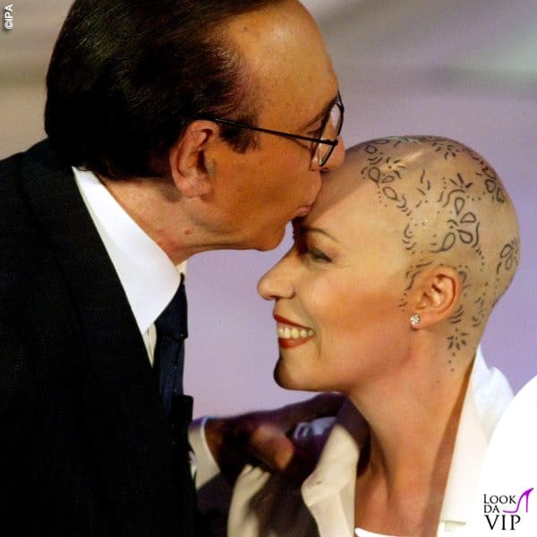 2003: Giuni Russo a Sanremo senza capelli per via della chemioterapia