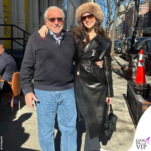 Nicola abbracciata a papà Nelson Peltz 