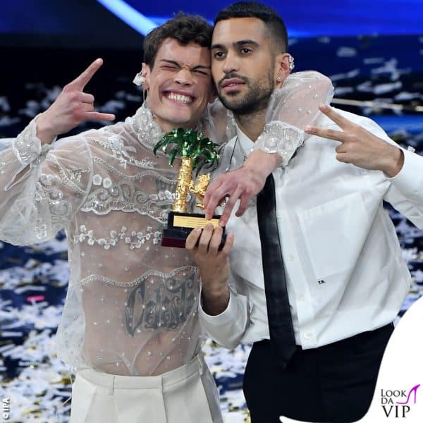 2022: i vincitori Mahmood in Burberry e Blanco in Valentino