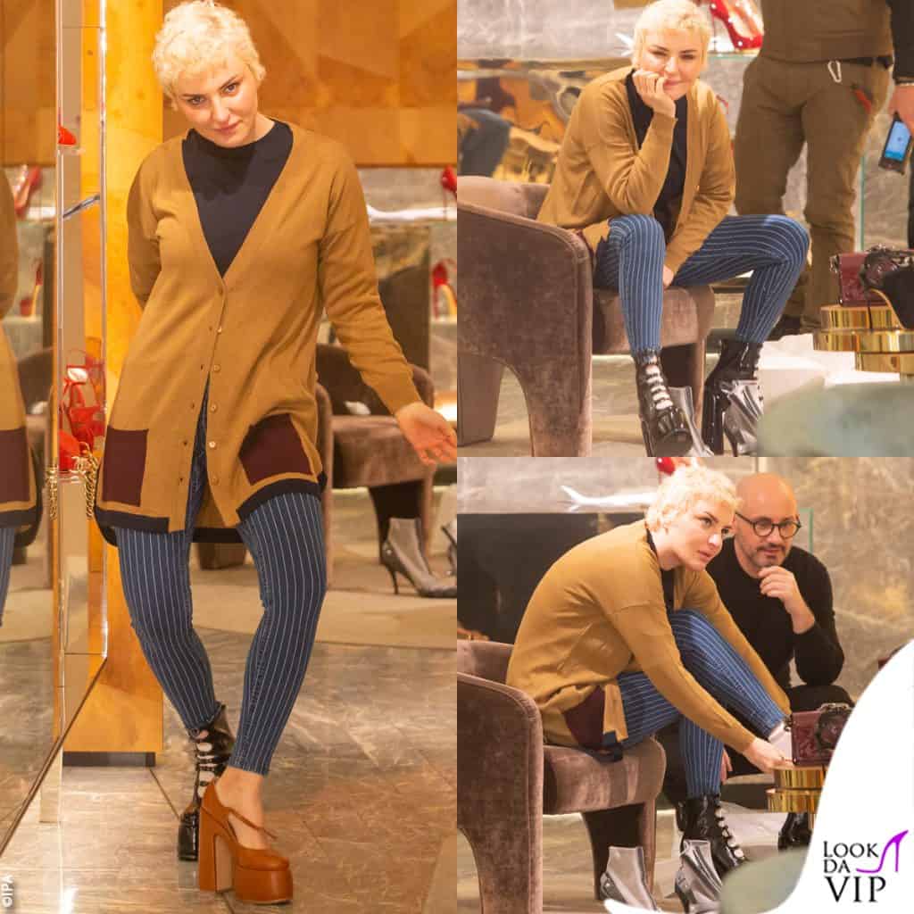 Arisa fa shopping di scarpe nella boutique romana di Casadei