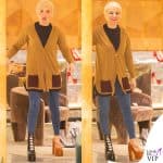 Arisa fa shopping di scarpe nella boutique romana di Casadei