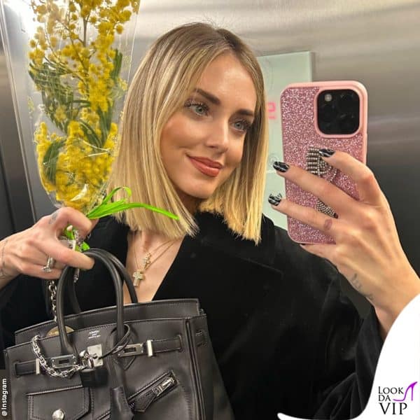 l'8 marzo Chiara Ferragni ha mostrato le mimose... e la sua nuova borsa 