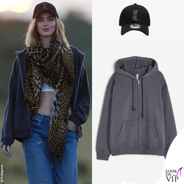 cappello Saint Laurent, top e felpa H&M, jeans Levi's