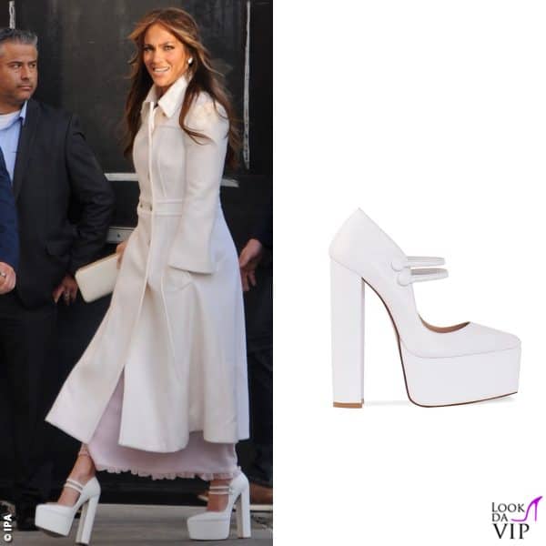 Jennifer Lopez con le "Double Jeu" di Andrea Wazen (662 euro)