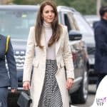 il principe William e Kate Middleton (con i tacchi) si sfidano in bici