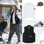 Luca Argentero street style maglia Stone Island smanicato Carhart cappello Patagonia scarpe Nike