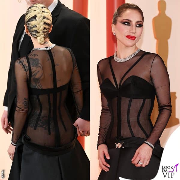 le trasparenze di Lady Gaga, in Versace 