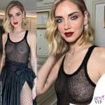 Chiara Ferragni con la canotta trasparente e i costosi gioielli Dior