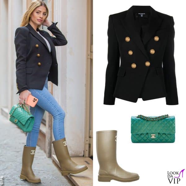 blazer Balmain, borsa e stivali Chanel 