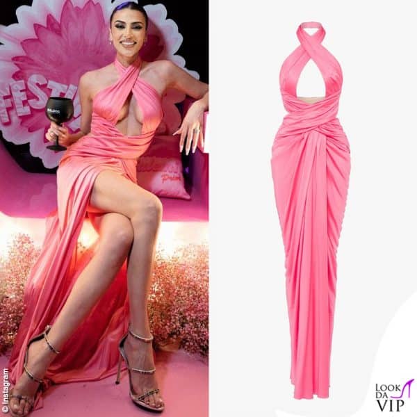 Il secondo look scelto per la festa è un sexy vestito Moschino