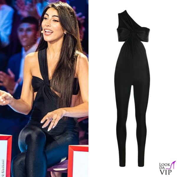 Giulia con la tuta YSL per la prima puntata del reality