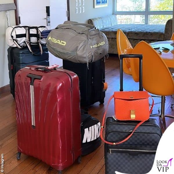 Le valigie della coppia: spicca il maxi trolley Louis Vuitton di Melissa Satta e il borsone Head, sponsor tecnico di Matteo Berrettini