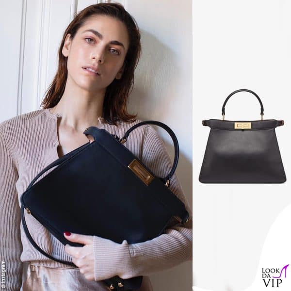 con la borsa "Peekaboo" di Fendi 