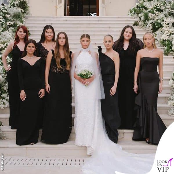 La sposa con le damigelle, tutte in nero